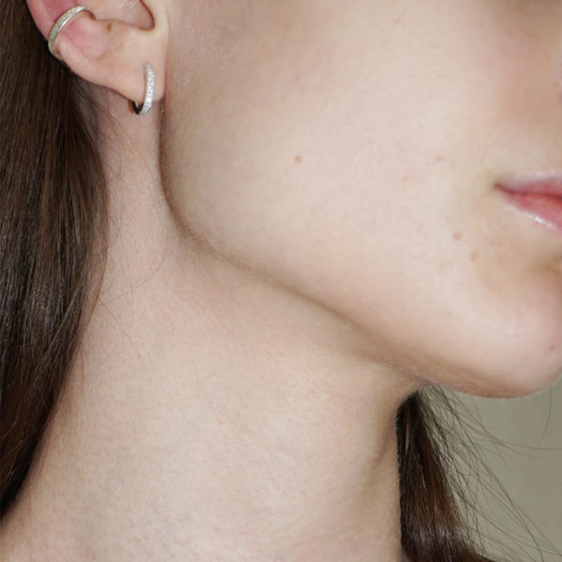 OURPIERRE GRANITO HOOF EARRING SILVER