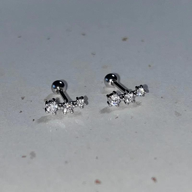 Корейские серьги-гвоздики из серебра 925 пробы для пирсинга козелка, спиральные серьги-гвоздики для женщин, 2 шт., бабочка, сердце, модные украшения для пирсинга ушей