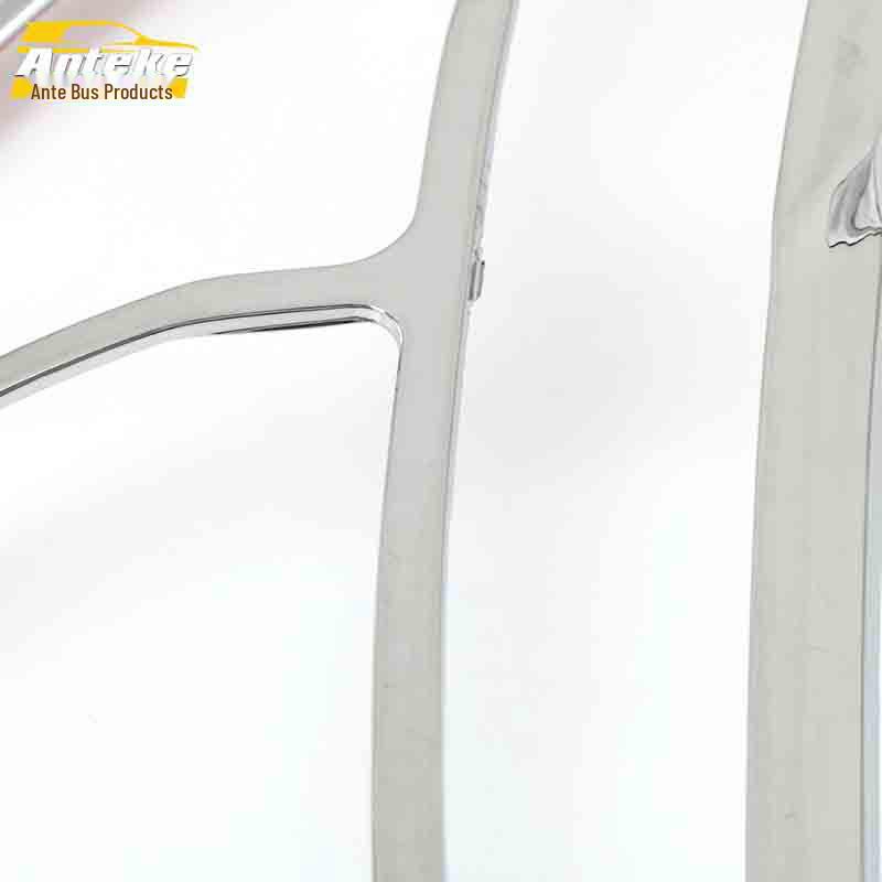 Декоративная накладка на фару BYD S6 с хромированной отделкой