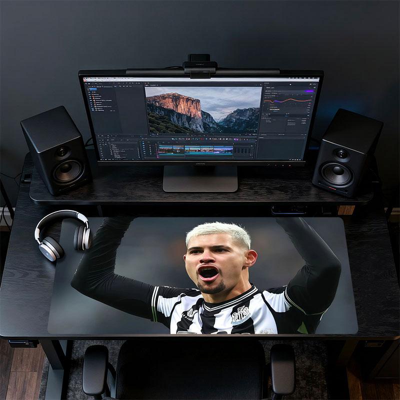 Guimaraes Mouse Pad, Large Gaming Desk Mat, Non-slip XXL Mousepad for Laptop & Tablet, Mini PC Playmat with Stitched Edges