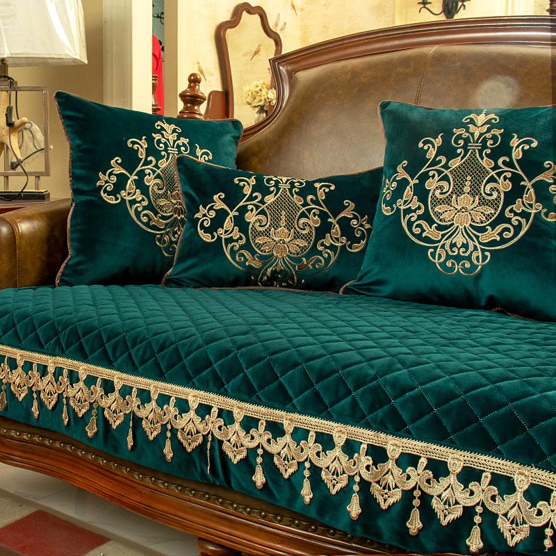 European Quilted Sofa Cover Luxury Fall Winter Non-slip Universal Living Room Couch Cushion Thicken Sofa Towel Decor Slipcover