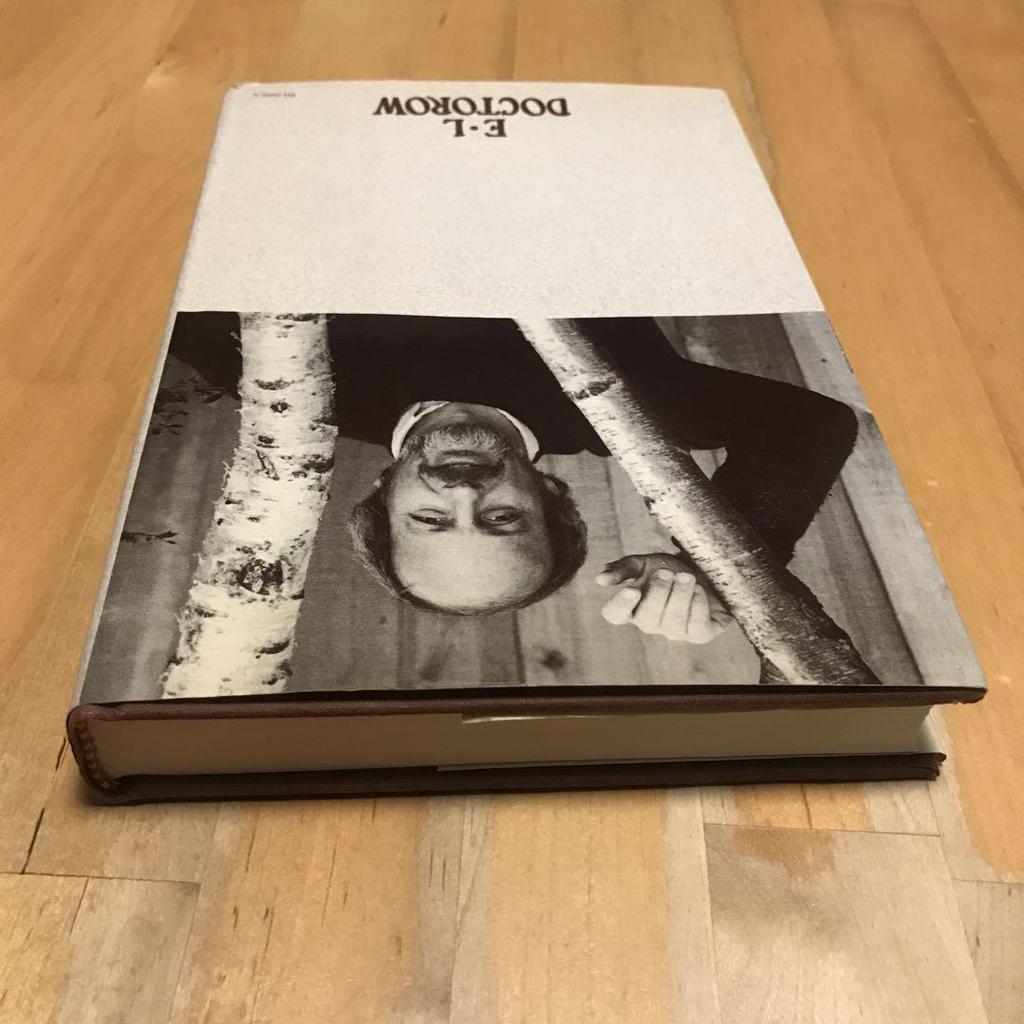 [Б/У] ЛУННОЕ ОЗЕРО Э.Л.. ДОКТОРОВ Английский Твердый переплет