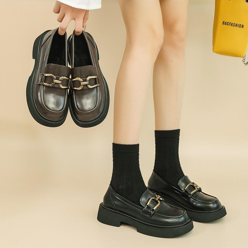 Первый слой коровьей кожи на платформе женские кожаные туфли 2024 года зима бархат универсальные ретро британские кожаные туфли с пряжкой