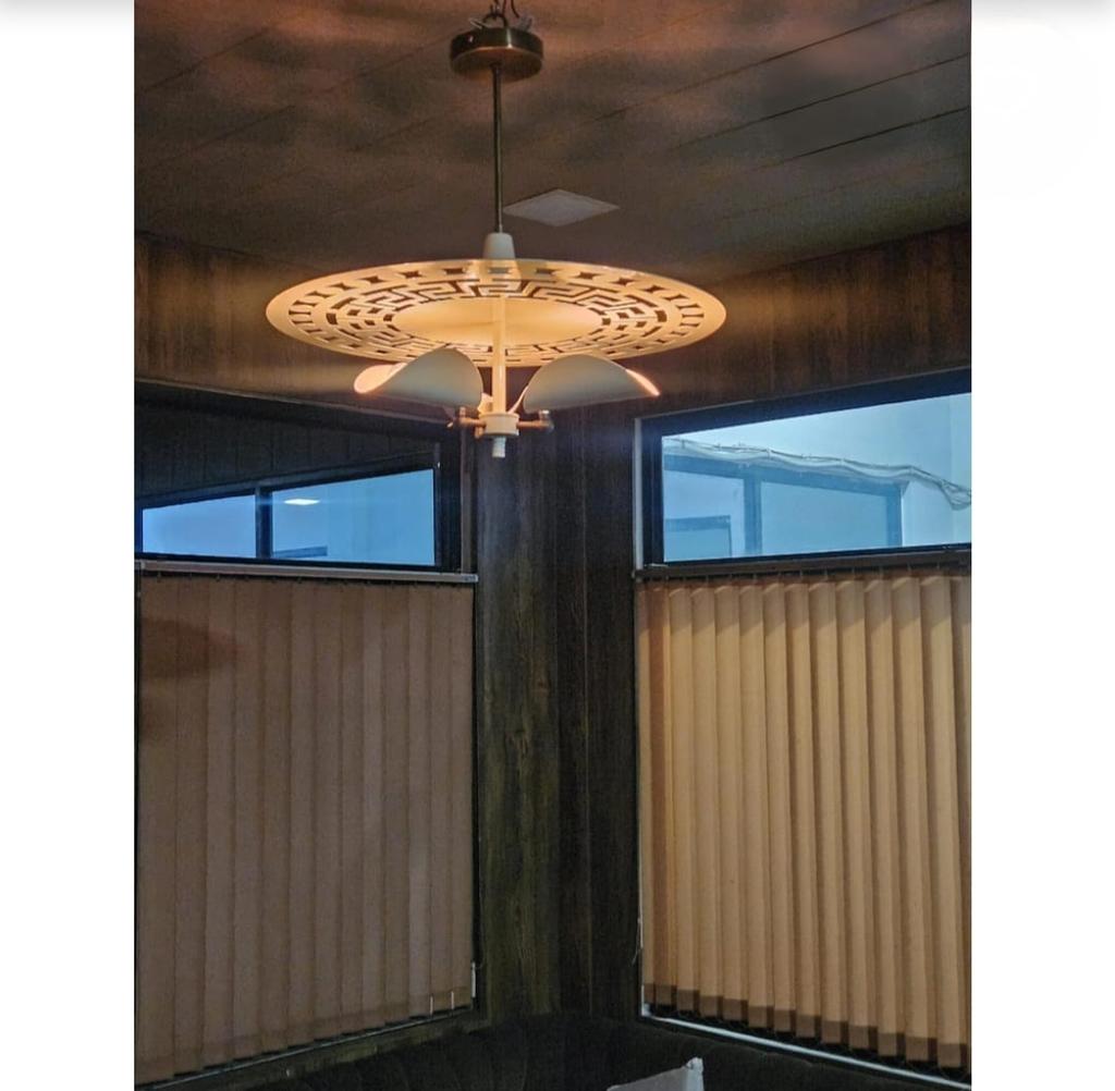 Пользовательская люстра Спутник Современная середина века Белый дисковый потолочный светильник Ручной работы Ретро подвесной светильник Уникальный домашний декор Осветительный прибор Подарок