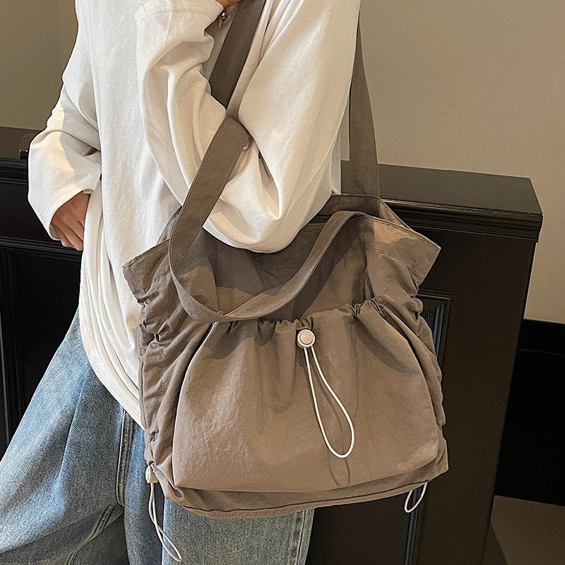 Large Capacity Tote Bag Women's 2025 New Trendy Casual Lightweight Commuter Bag One Shoulder Pleated Drawstring Laptop Bag