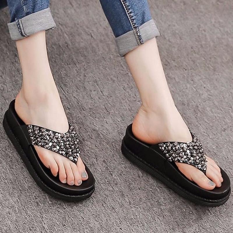 Модные тапочки для женщин, дизайнерские элегантные женские шлепанцы, летние новинки 2024 года, босоножки на платформе, модные тапочки со стразами, роскошные на танкетке, популярные