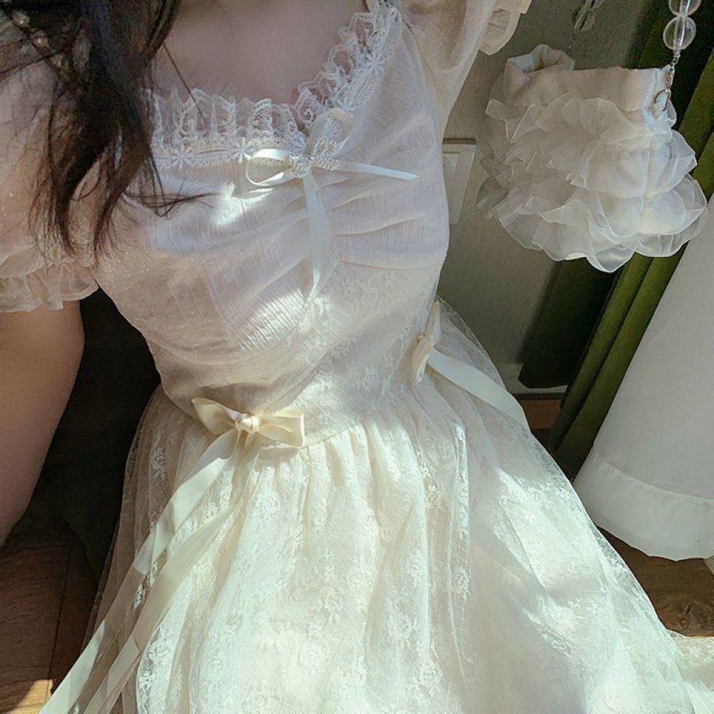 Платье принцессы с пышными рукавами и бантом. Летнее кружевное платье-миди с жемчугом и жемчугом.