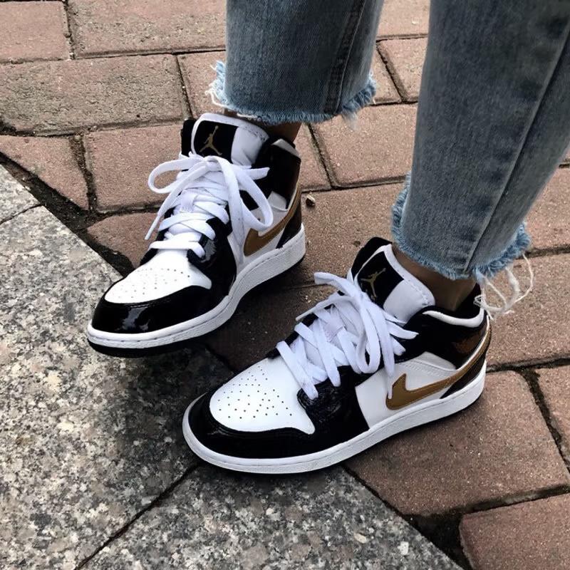 Jordan 1 Mid Patent Черный Белый Золотой GS BQ6931-007