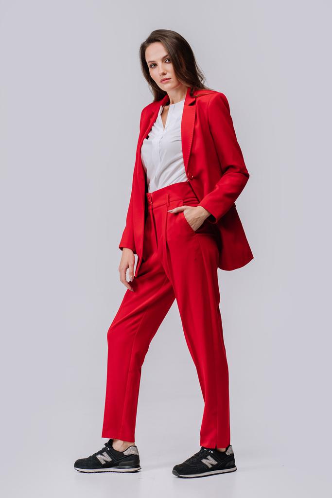 Укороченные брюки с высокой посадкой и карманами