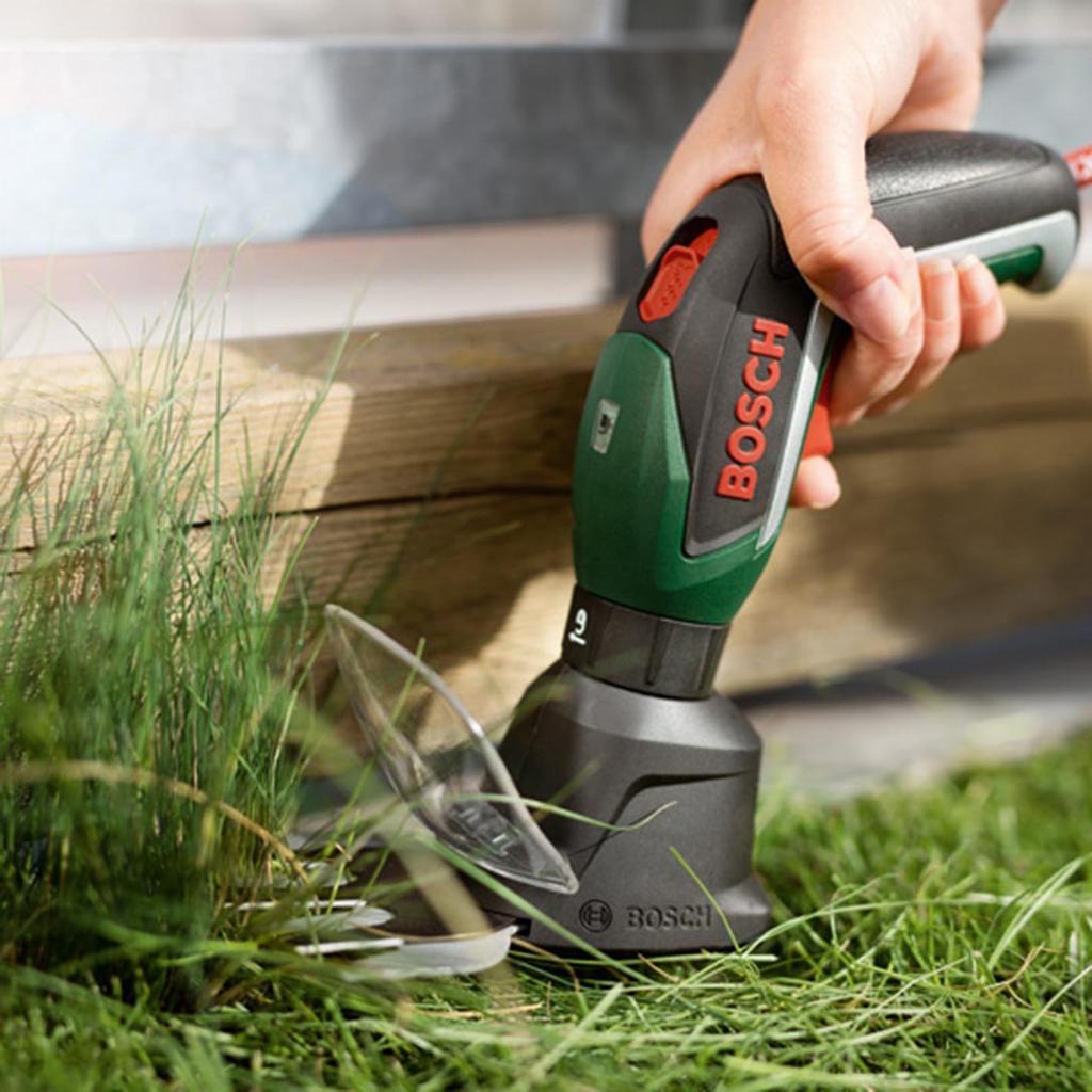 Bosch Аккумуляторная электрическая отвертка IXO5 со светодиодной подсветкой, зарядным устройством, набором адаптеров для садового триммера, переключателем прямого/обратного хода, (10 бит, в комплекте) +