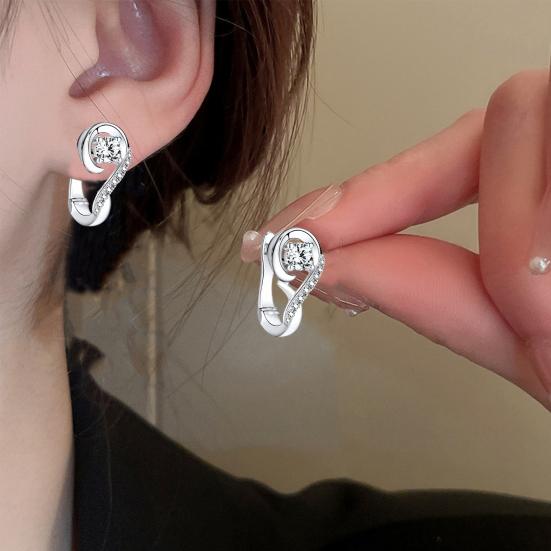 1 пара сережек-гвоздиков с блестящими стразами и инкрустацией в виде музыкальных нот