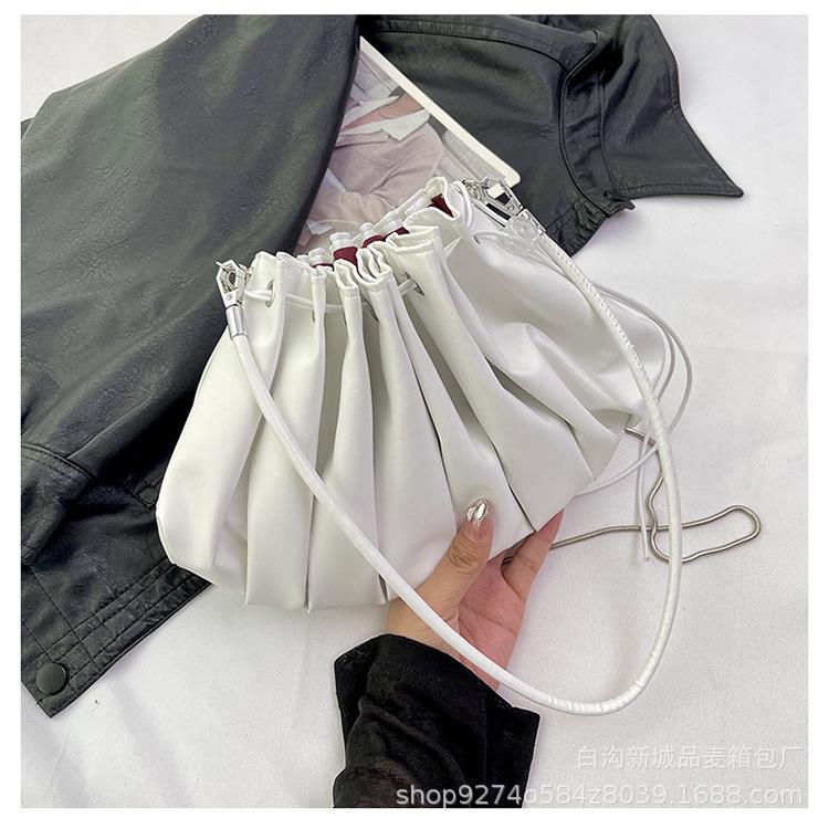Internet Celebrity Popular Fashion Small Bag Women's New 2025 Summer Popular Messenger Bag Foreign Style Niche Chain Shell Bag