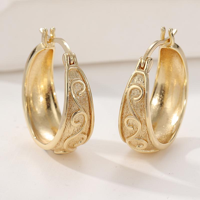 Vintage Classic Hand-carved Texture Golden Hoop Hoop Earrings for Women's Fashion Versatile Banquet Festival Jewelry Accessories