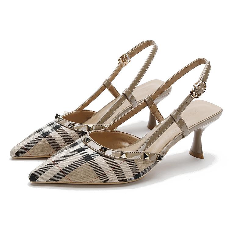 Босоножки Baotou женские летние с острым носком на высоком каблуке-шпильке 2025 новые с заклепками французский темперамент маленький каблук открытые туфли