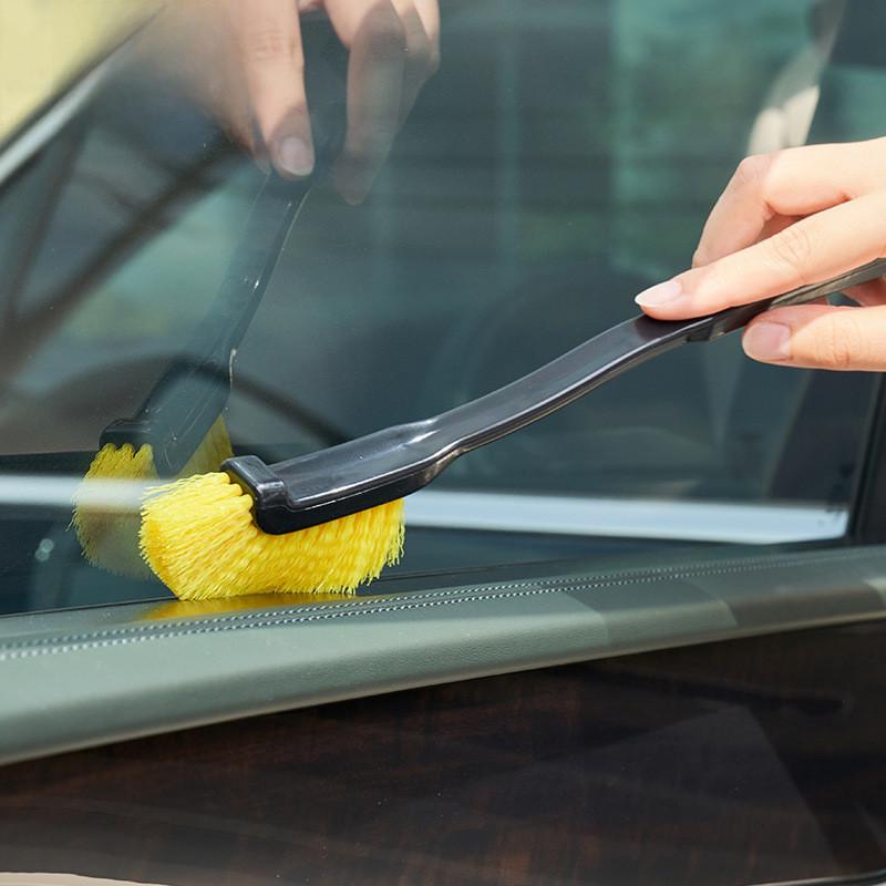 Japanese Km2049 Long Handle Cleaning Brush For Car Wheels And Surfaces