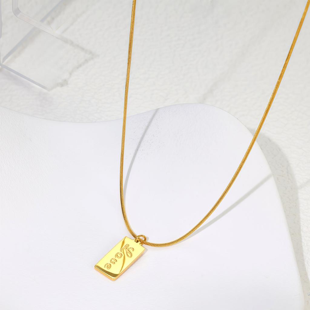 Минималистичное Вакуумное Покрытие 18K Золото Титановая Сталь Ожерелье Любовное Письмо Маленький Квадрат Бренд Змеиная Кость Ожерелье