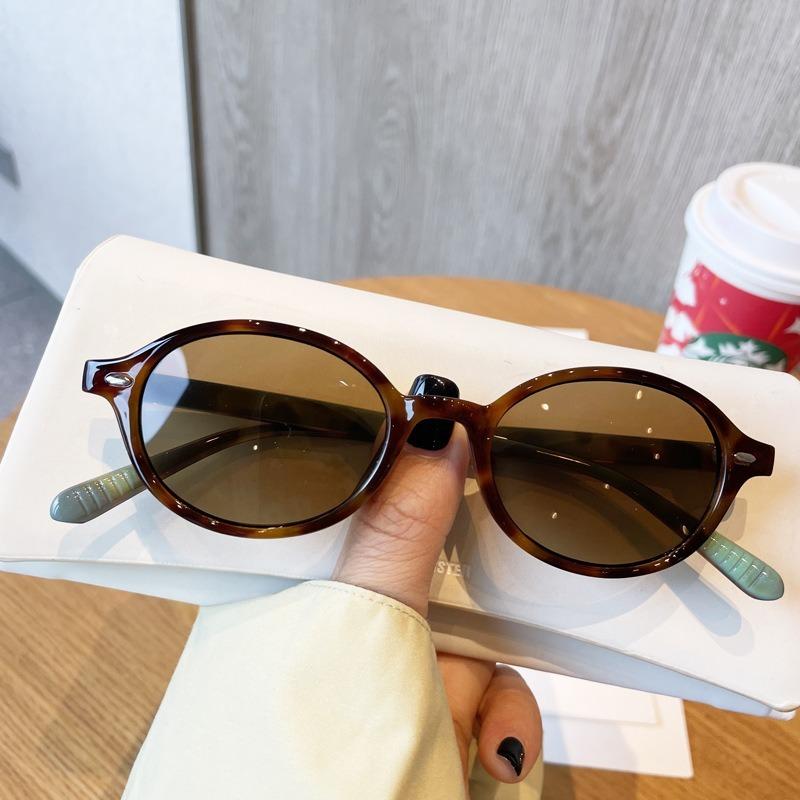 Retro Small Oval Sunglasses Women Men Rivets Shades Fashion Eyewear European American Style Sun Glasses UV400