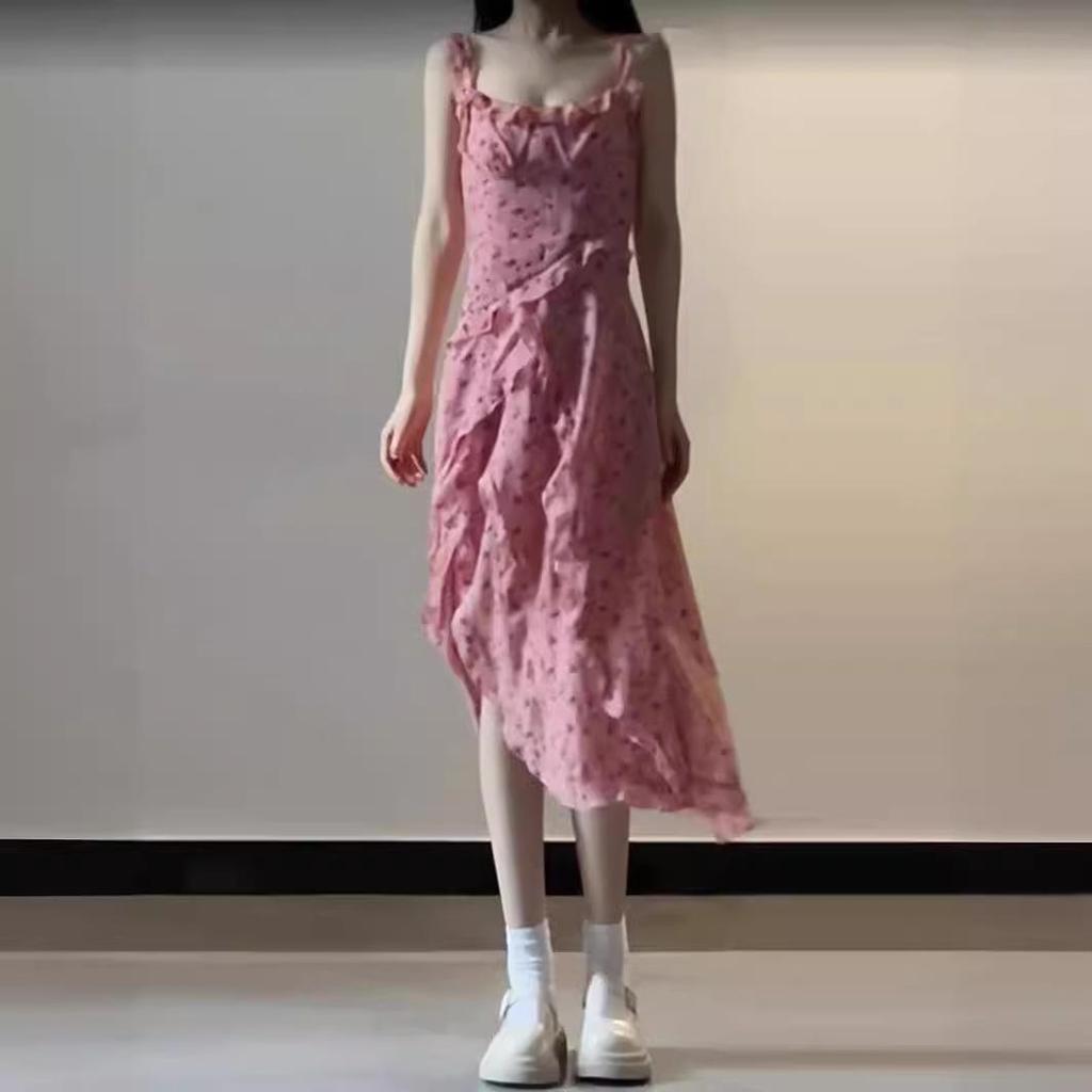 Лето 2024 г. Платье с зауженной талией и французскими цветочными оборками