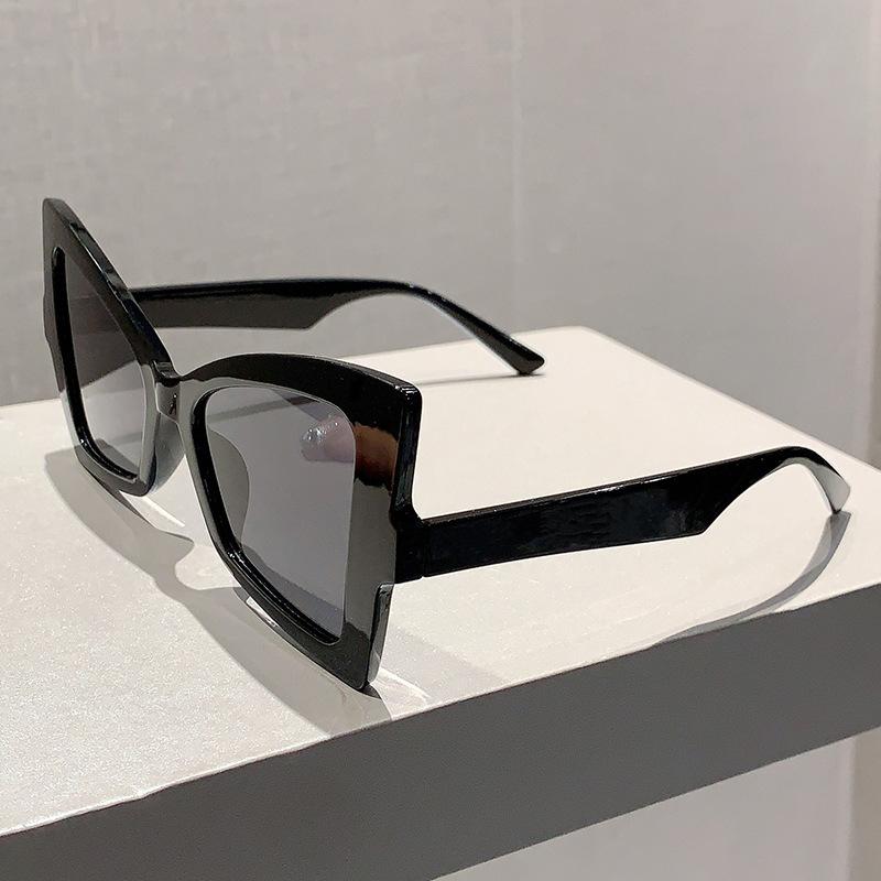 Non-polarized Vintage Trendy Colorful Butterfly Sunglasses Women For Female Luxury Brand Designer Sun Glasses Punk Popular Sexy Shades