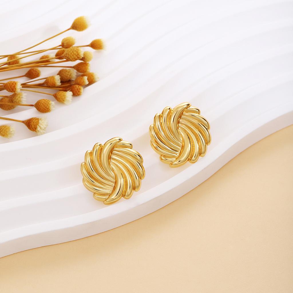 Spiral Maple Leaf Love Hollow Irregular Earrings, Heavy Industry Advanced Sense Metal Style Fashion Temperament Earrings
