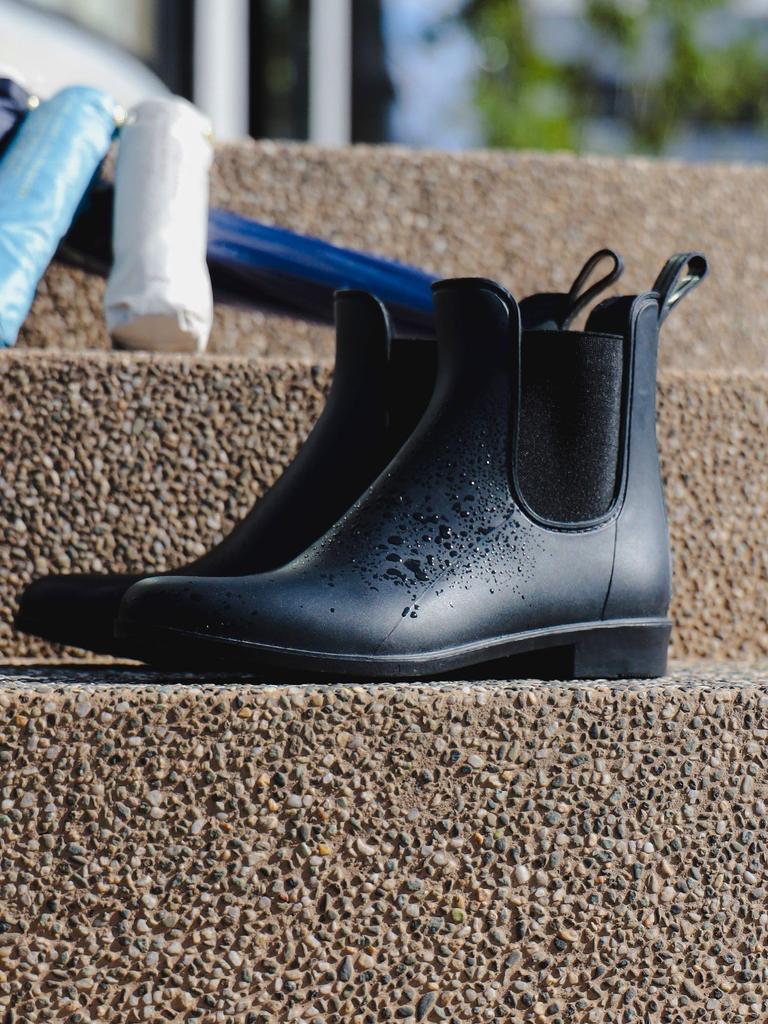 В:MING LIFE STORE by BEAMS / Ботинки и ботильоны B:MING by BEAMS Женские черные ботинки-дождевики с боковыми резинками размера L