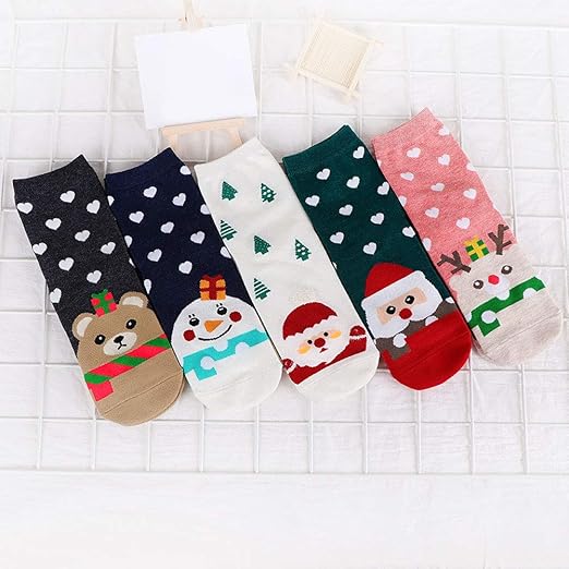 5 Pairs Set Women Christmas Crew Socks, Cute Cartoon Santa Reindeer Snowman Bear Printed Mid Calf Socks, Heart Pattern Casual Xmas Socks