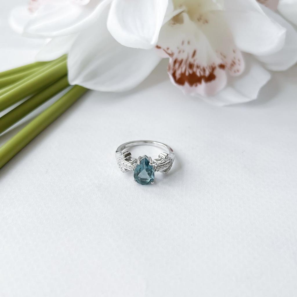 Silver Ring with London Blue Topaz 1.938ct, Cubic Zirconia, Product Weight 3.41 G (2151814)