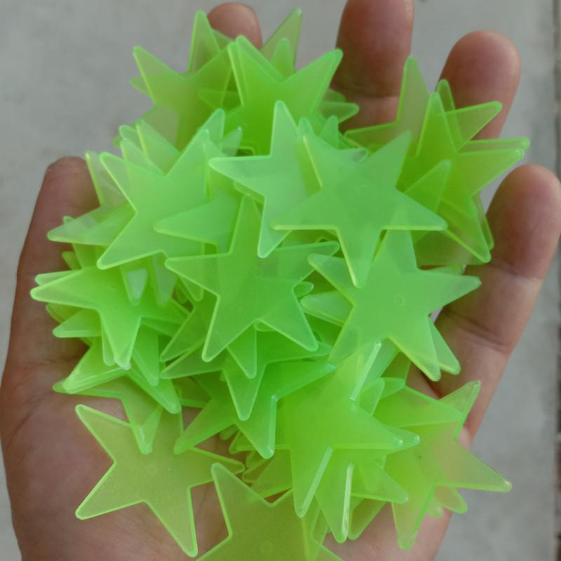 50 штук 3D светящихся в темноте наклеек в виде звезд, 3,8 см/1,5 дюйма, для самостоятельного декорирования стен.