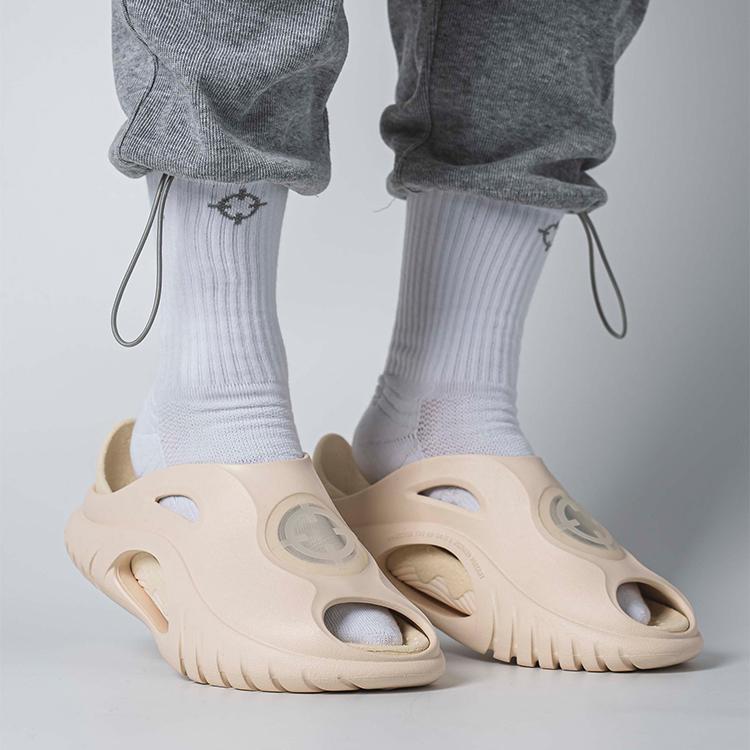 Rigoror Сандалии-слайды EVA с полыми отверстиями, бесшумные, мужские, цвет соломенно-каменный Z123260506-7