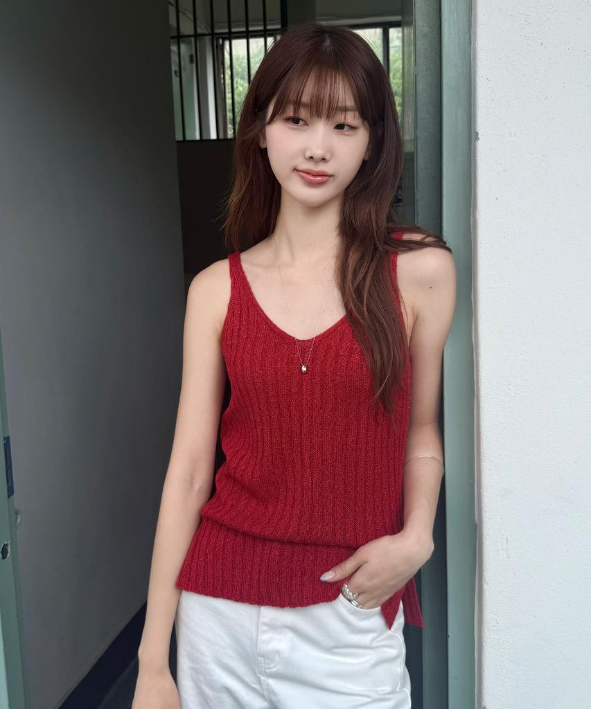 PLUNASTUDIO Reversible Sleeveless Knit (Red)