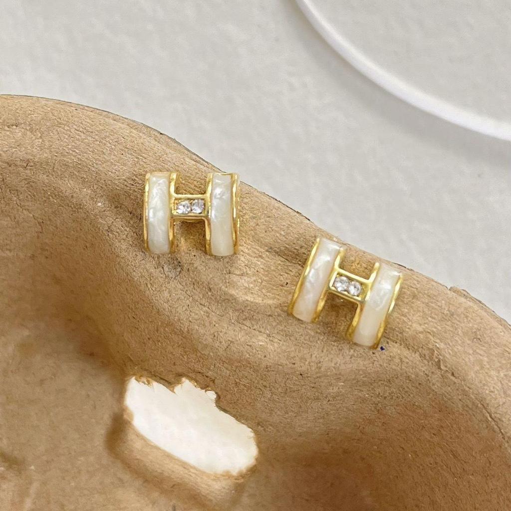 «Серьги-иглы Майяра 925»: "Янтарный жемчуг в стиле ретро для осени/зимы"