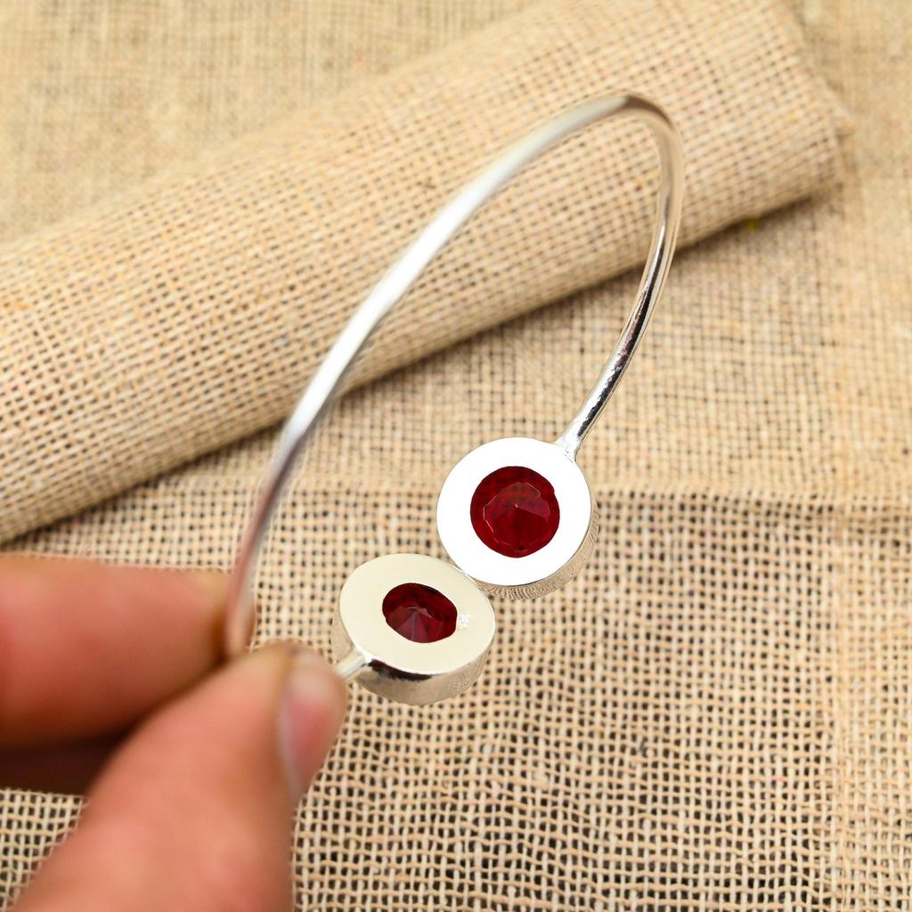 Ювелирный браслет ручной работы из стерлингового серебра 925 пробы с красным гранатом, регулируемый для женщин