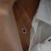 Invisible Collage SQUARE BLOOM NECKLACE_GARNET