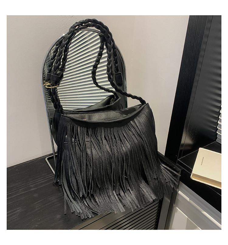 Spacious Trendy Fringed Womens Bag Stylish Korean Design For Summer 2024 Versatile Shoulder And Crossbody Use