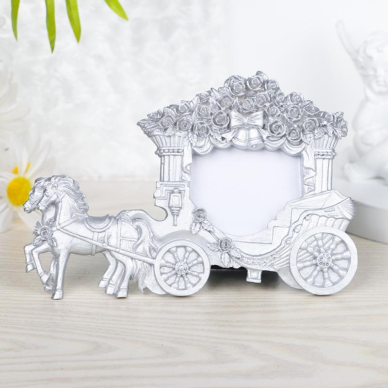 Фоторамка в виде кареты Изысканная и прочная Влагостойкая и устойчивая к ржавчине для демонстрации фотографий и украшения дома