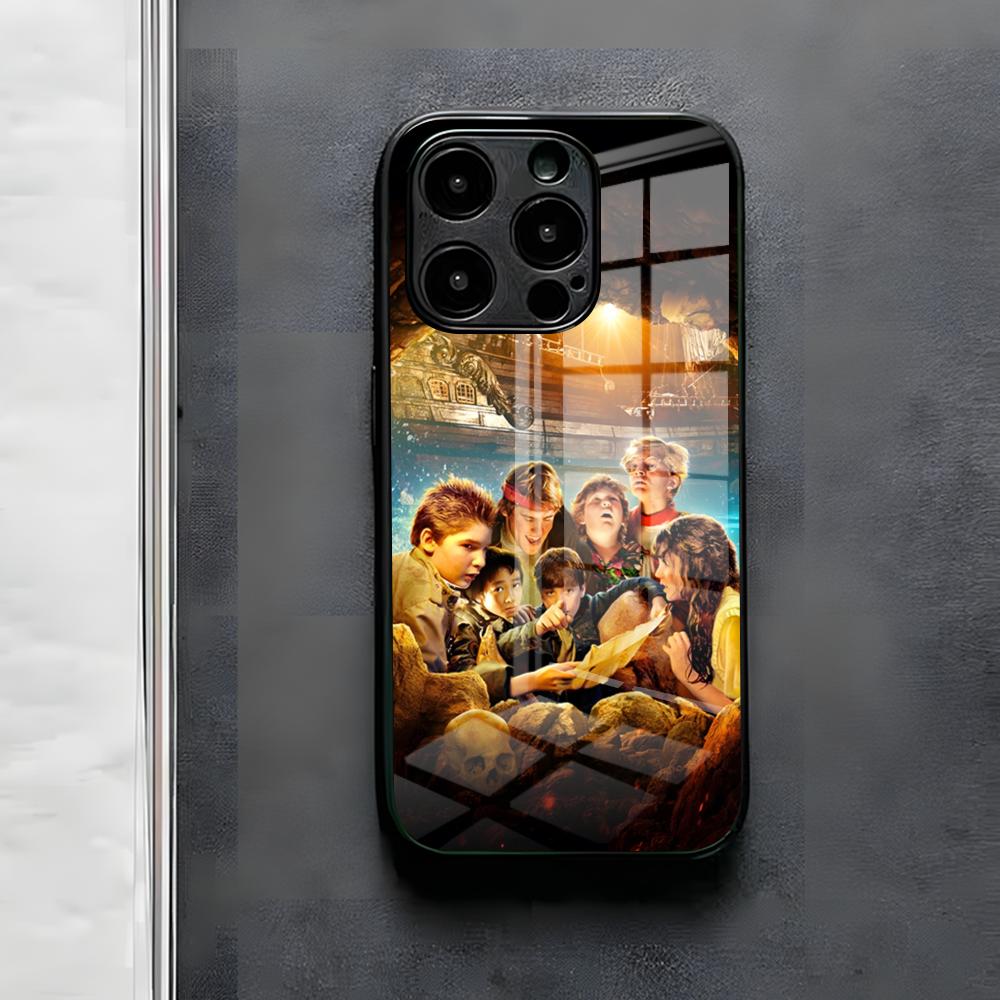 Чехол для телефона The Goonies для iPhone 17 Air 16 E Pro Max 15 14 13 Mini 12 Pro 11 Max Plus Черное Стеклянное Покрытие