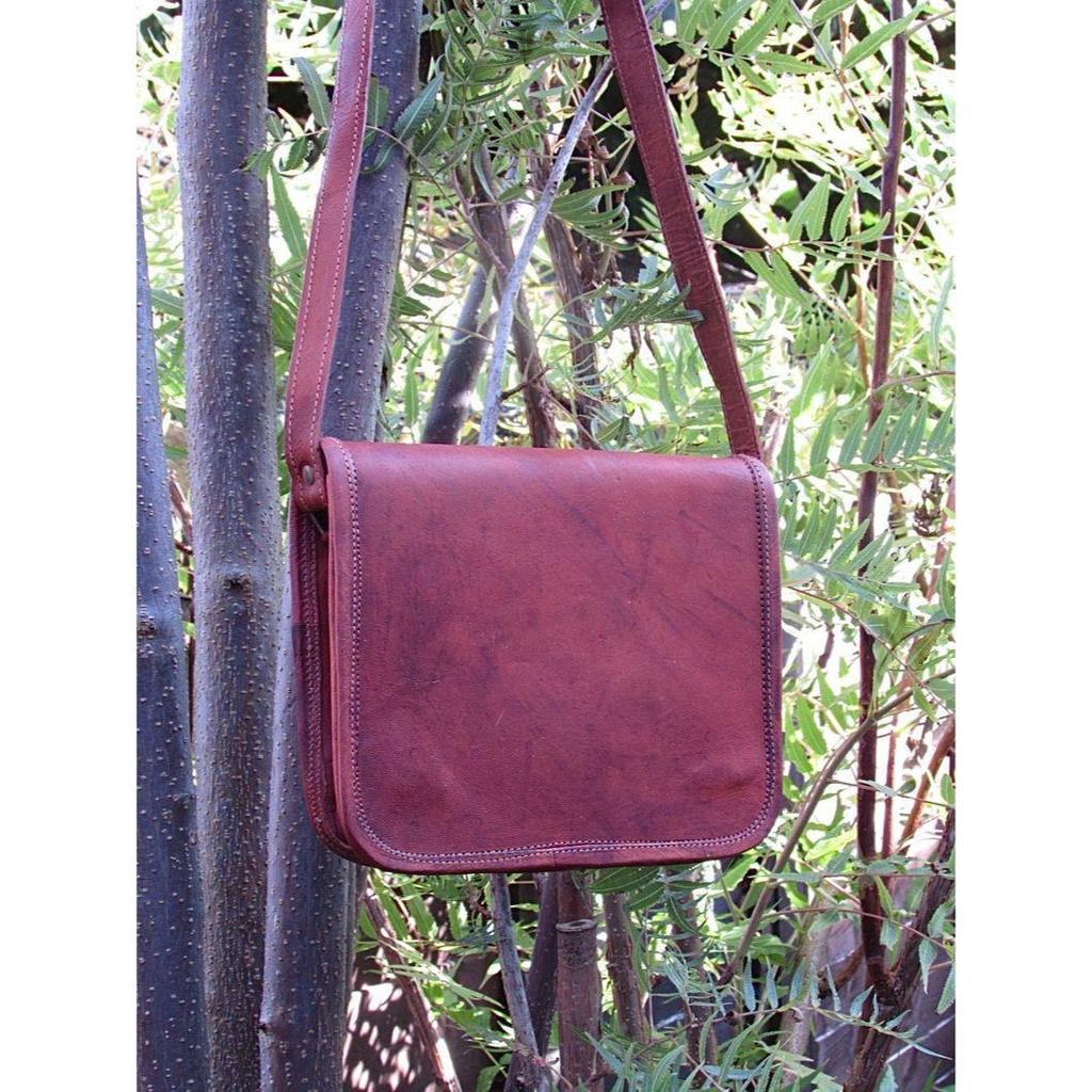 Сумка для папы, однотонная кожаная сумка-почтальонка спереди, коричневая кожаная мужская сумка через плечо размером 7 x 9 дюймов, кожаная сумка через плечо для него, простая сумка унисекс с простой передней частью.