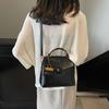 Сумка Женская 2025 Новая Женская Сумка Модная На Плечо Кроссбоди Сумка Универсальная Простая Большая Вместимость Портативная Маленькая Квадратная Сумка