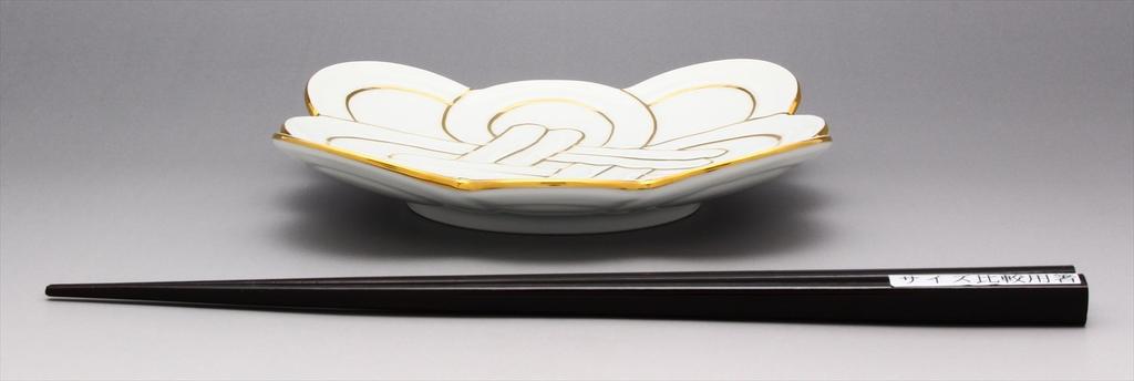 24to3 Nishitomi Ceramics Arita Ware Plate Takiyo Kiln Kissho Knot Mein Plate Plate Dishes Diameter Примерно 13 см Золотая рождественская новая столовая посуда