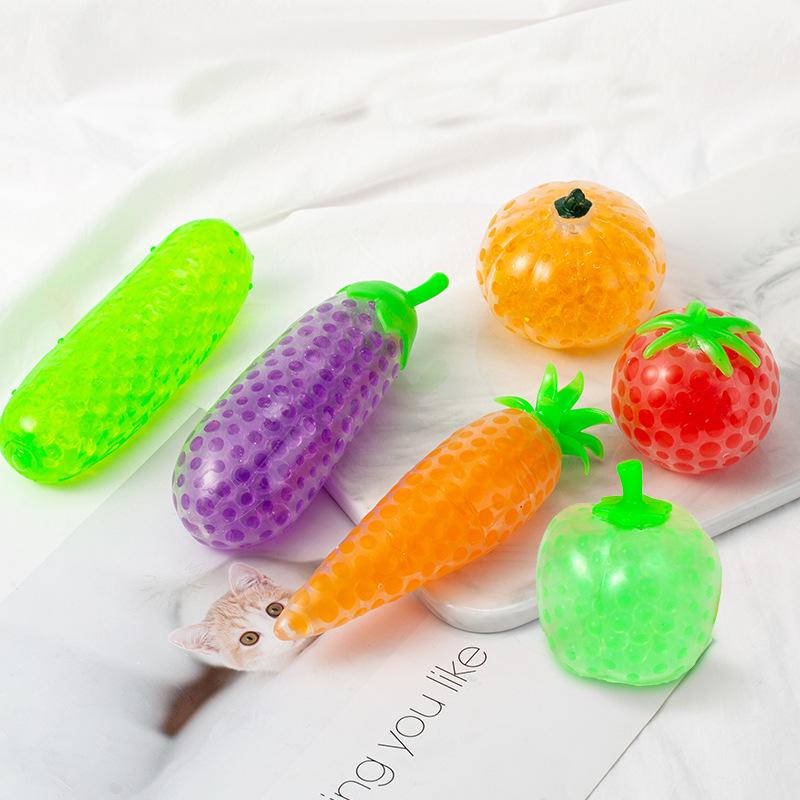 Овощной мячик-антистресс с водяными бусинами для детей