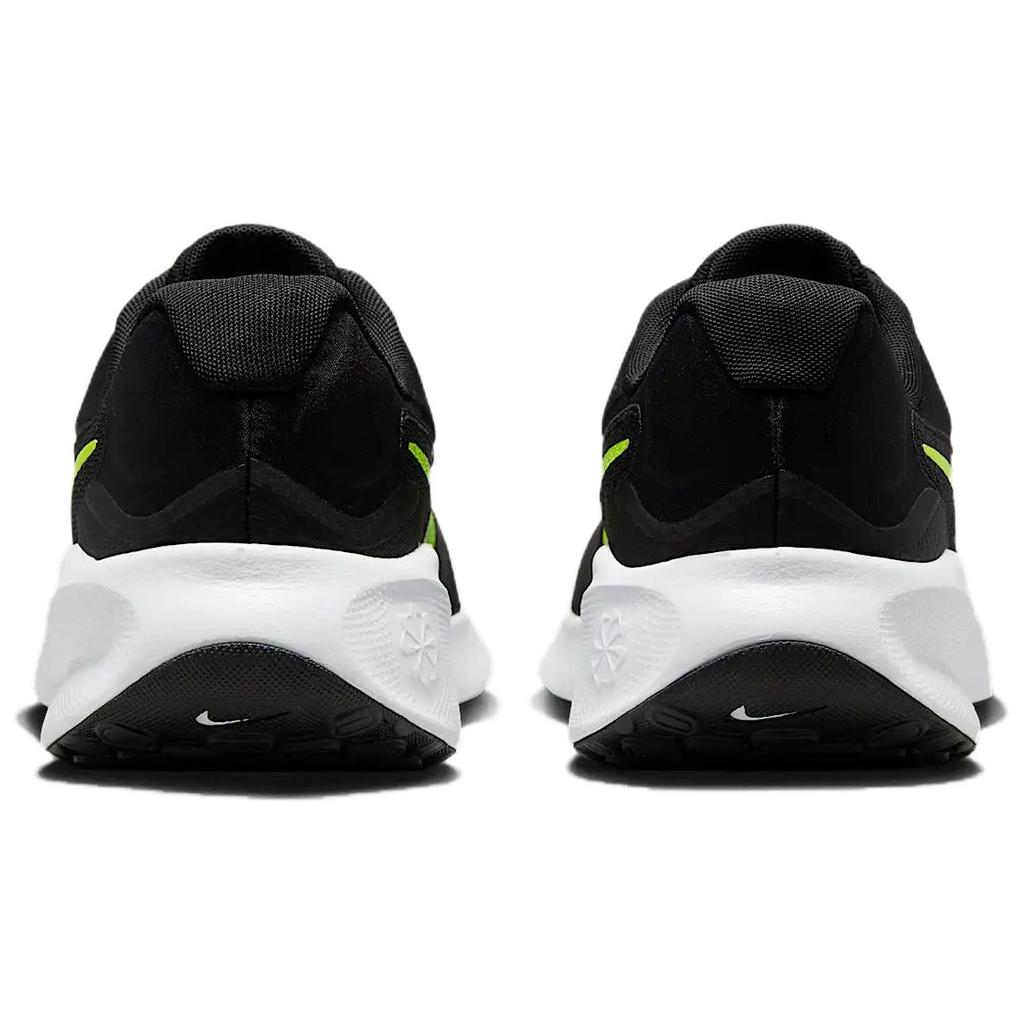 Nike Revolution 7 Черно-белый Вольт FB2207-010