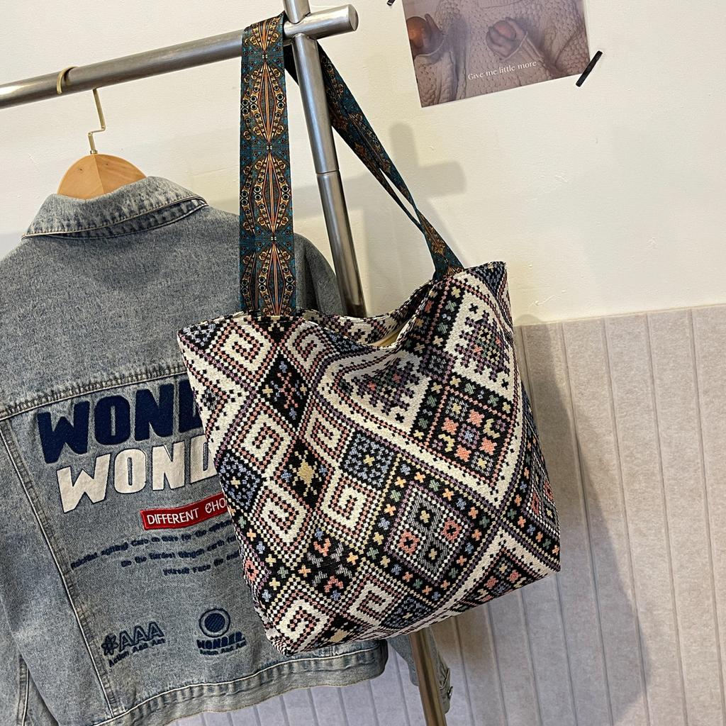 2025 новая сумка подмышку в отпускном стиле, на плечо, нишевая мода, простой темперамент, универсальная женская сумка