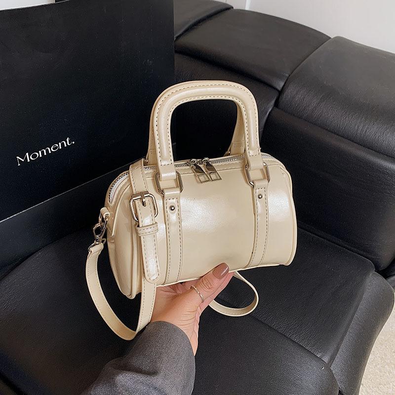 Весна и лето супер горячая маленькая сумка женская 2025 новая мода универсальная сумка-мессенджер популярная портативная сумка Бостон