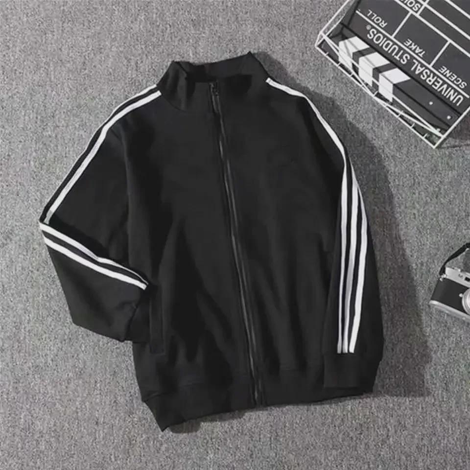 Женская черная бейсбольная куртка в корейском стиле - Легкая, свободного кроя, с модным дизайном с тремя полосками для студентов на весну и лето