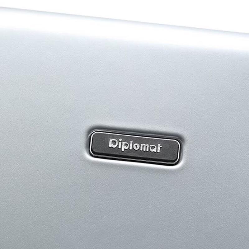 Чемодан на колесиках Diplomat HM-6107-2 с жестким корпусом