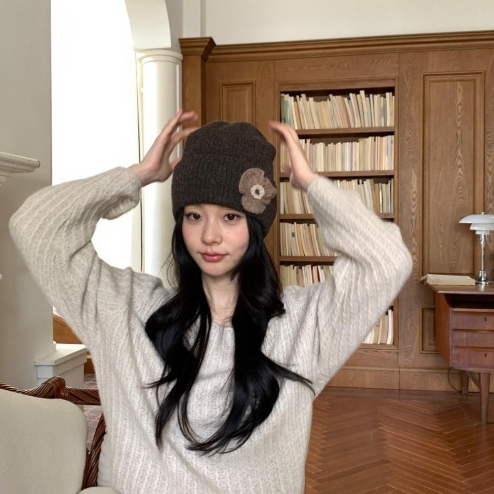 Polyester Floral Knitted Beanie Hat 56cm-58cm Circumference Handmade Beanie Outdoor Wear