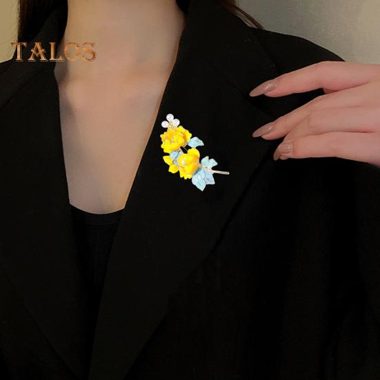 Brooch Pin Flower Shape Faux Pearls Decor Enamel Pin Fine Craftsmanship Collar Coat Badge Clothing Decoration