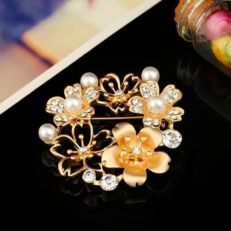 Брошь в виде жемчужного цветка, женская универсальная брошь из высококачественного сплава с бриллиантовой инкрустацией, булавка Anti-Light, аксессуары для одежды
