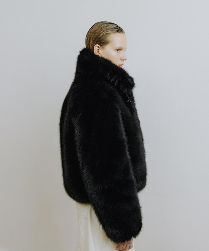 Molliolli Roy Toggle Faux Fur Jacket [Black]