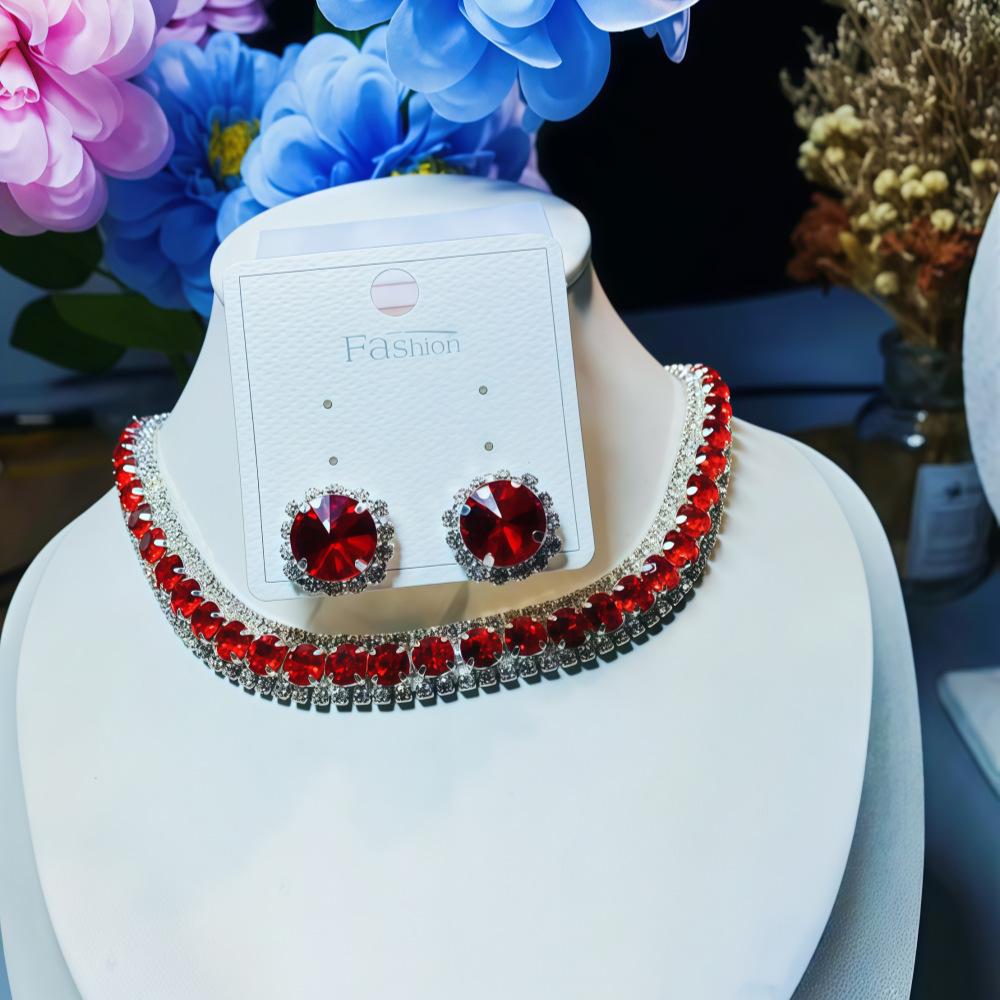Квадратные Серьги-Гвоздики с Алмазами Ожерелье Комплект из Двух Предметов Модные Элегантные Серьги Высокого Класса Нишевые Универсальные Серьги для Женщин